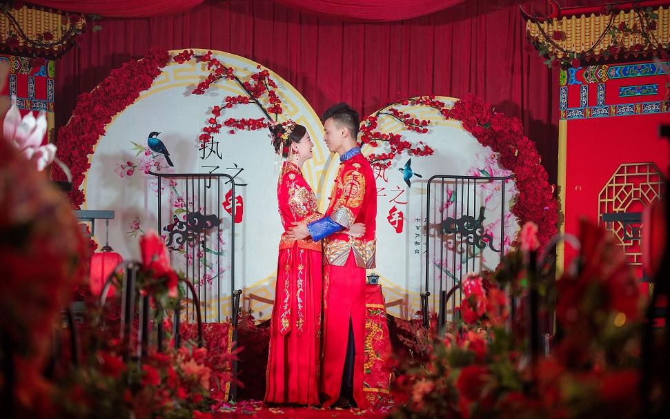   礼物的 婚纱之路