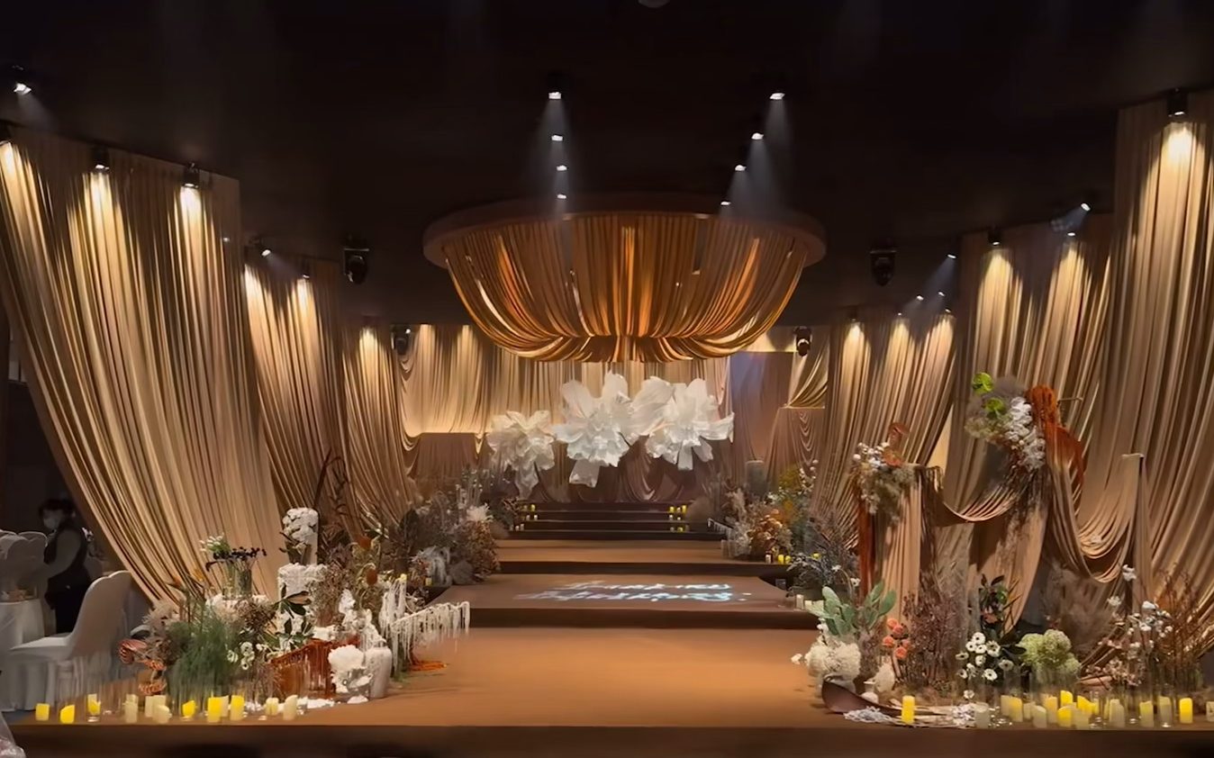 不撞款的咖色婚礼，越看越高级