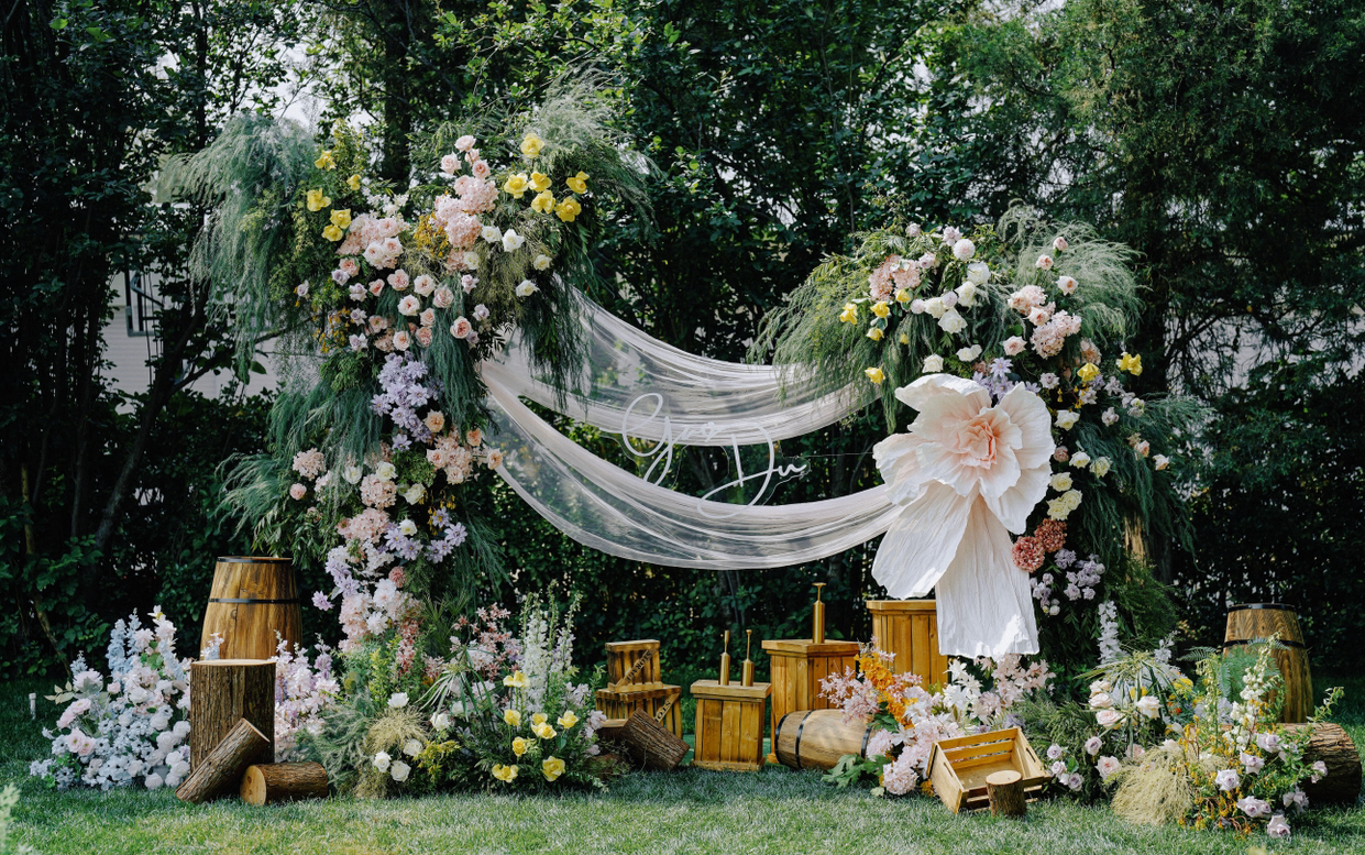 户外韩式撞色婚礼