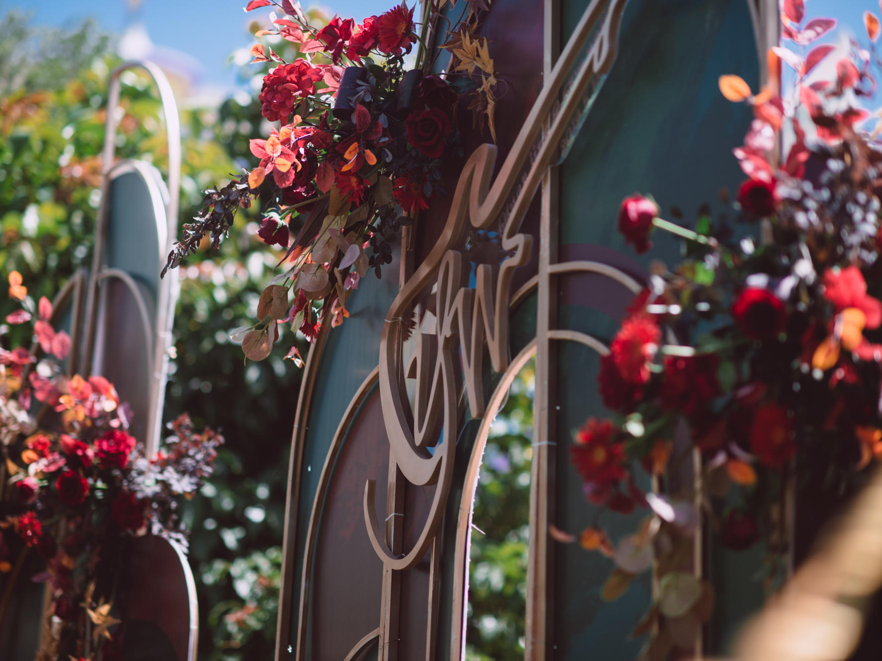 复古大气黑红金户外婚礼【免费LOGO设计】