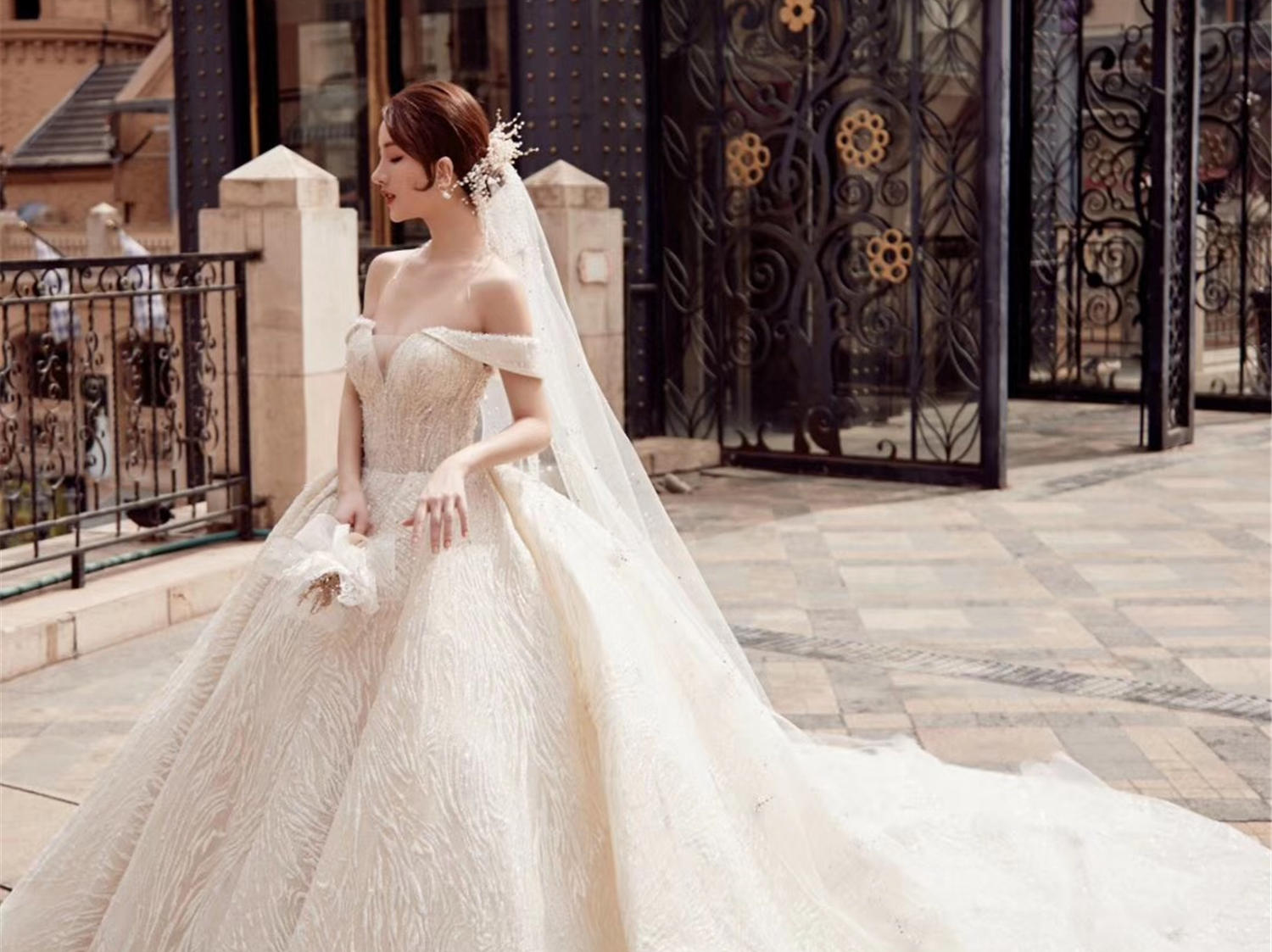 【完美租赁】五件套：秀禾+主纱+敬酒+伴娘+头纱