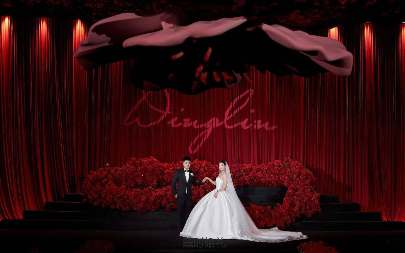 紅玫瑰浪漫秀場(chǎng)風(fēng)婚禮