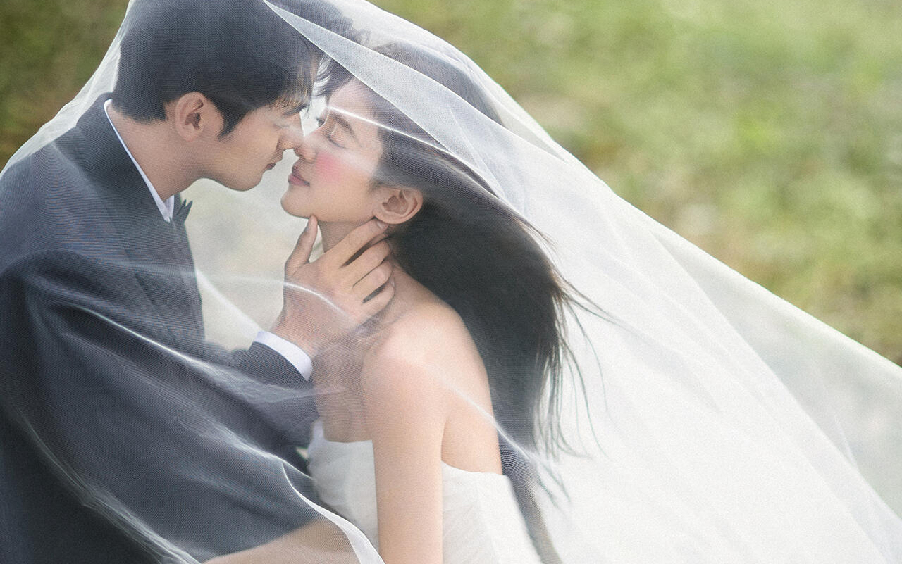 此刻💕我的身边是爱与自由|草坪婚纱照 