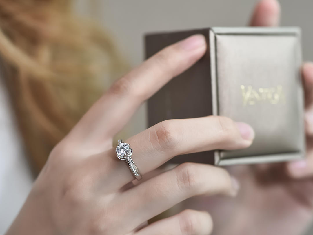 18k金戒指一克拉钻戒 婚戒 钻戒正品