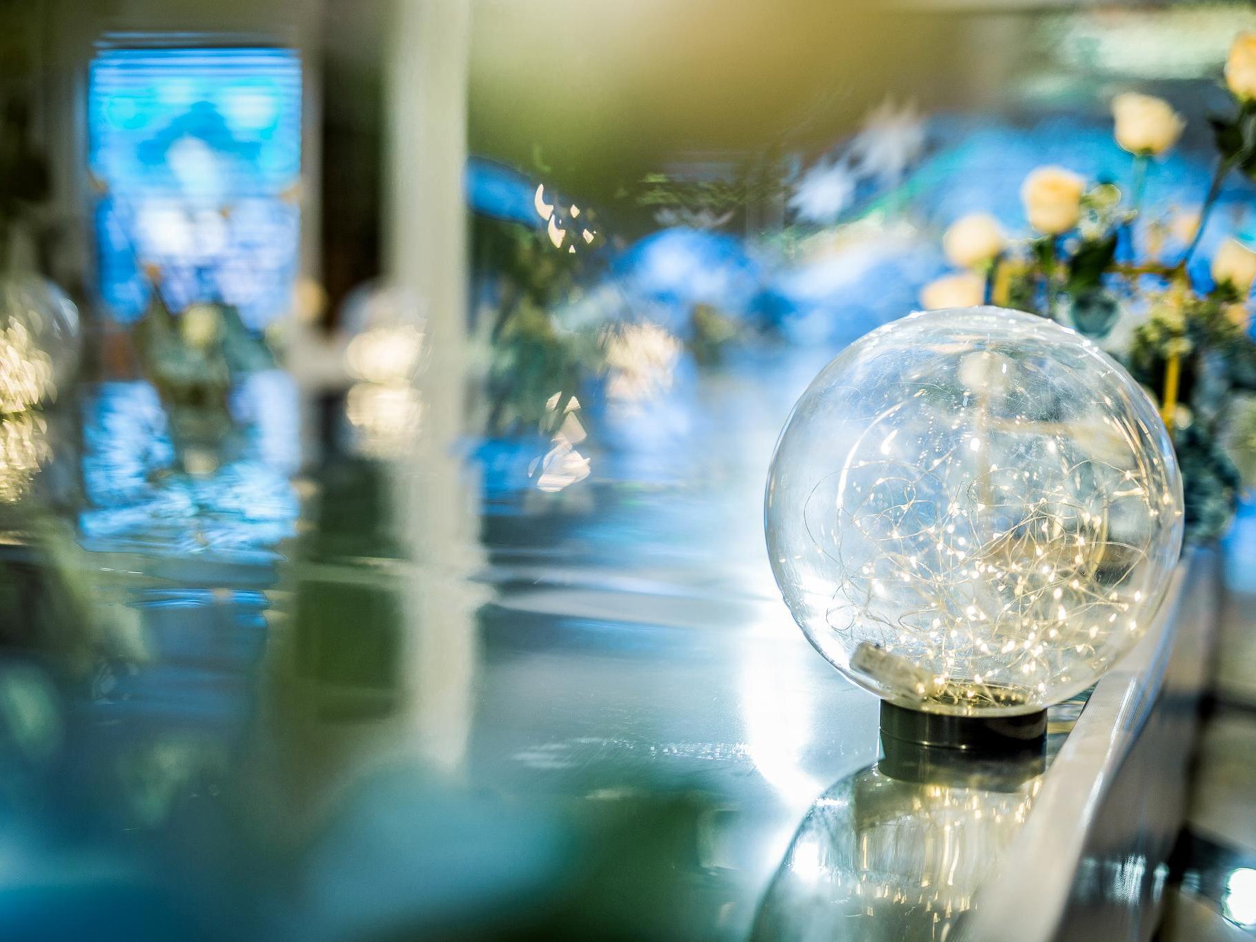 愿我如星君如月，夜夜流光相皎洁