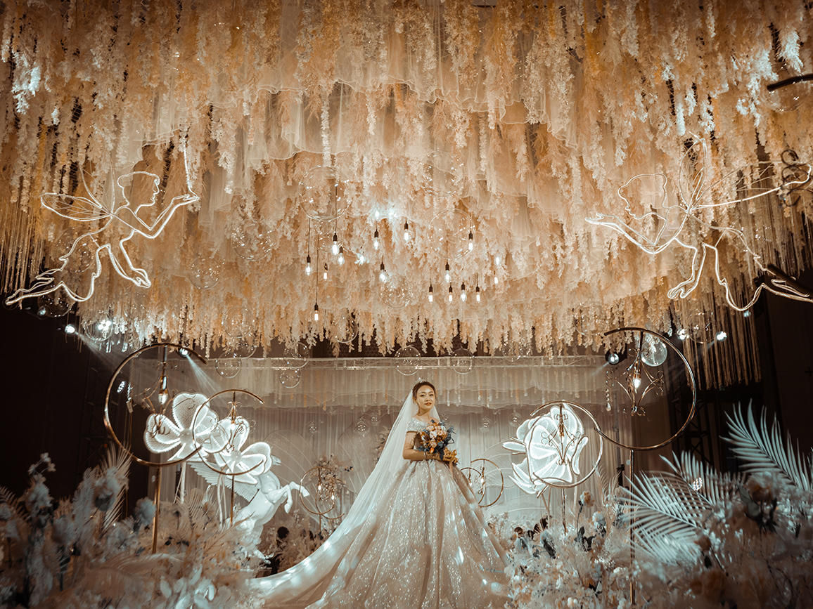 【包含豪华四大，花艺饱满超级大顶口碑婚礼】情愫