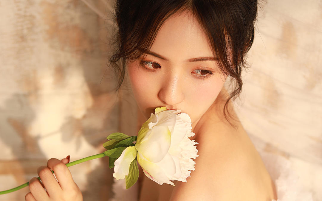 奧麗維亞：個(gè)人輕婚紗寫真底片全送