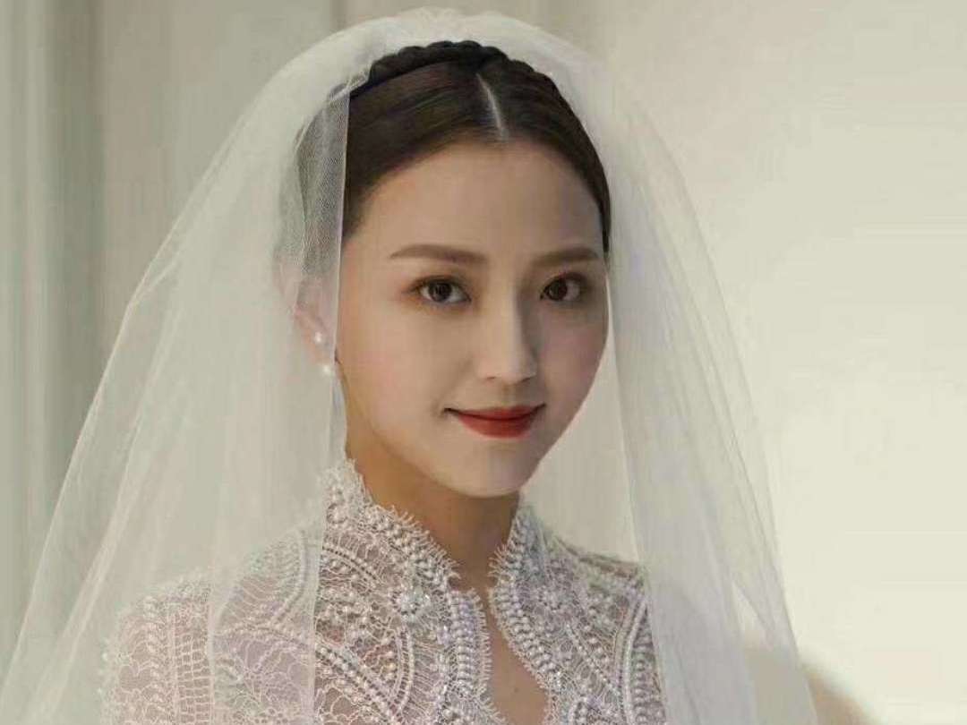 【蒂美定制】精品婚纱礼服+半天跟妆