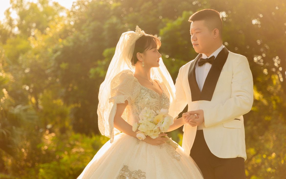 肇庆婚纱照丨湖边落日婚纱照 