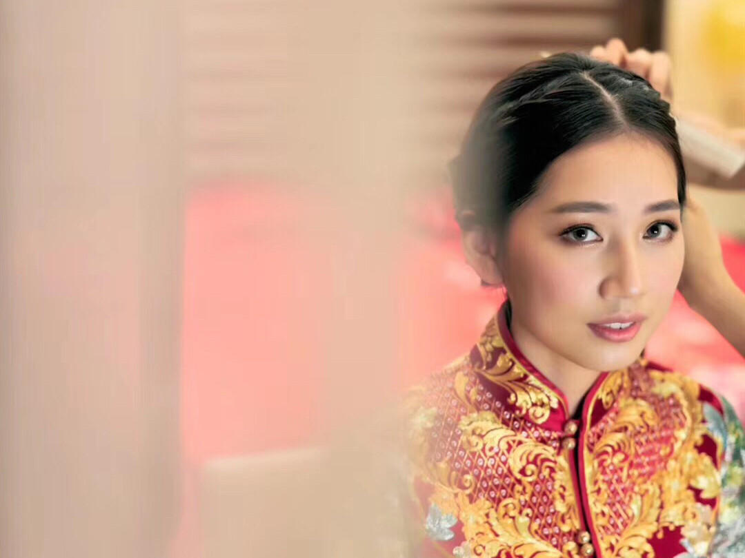 婚纱季定首席跟妆+精品伴娘服