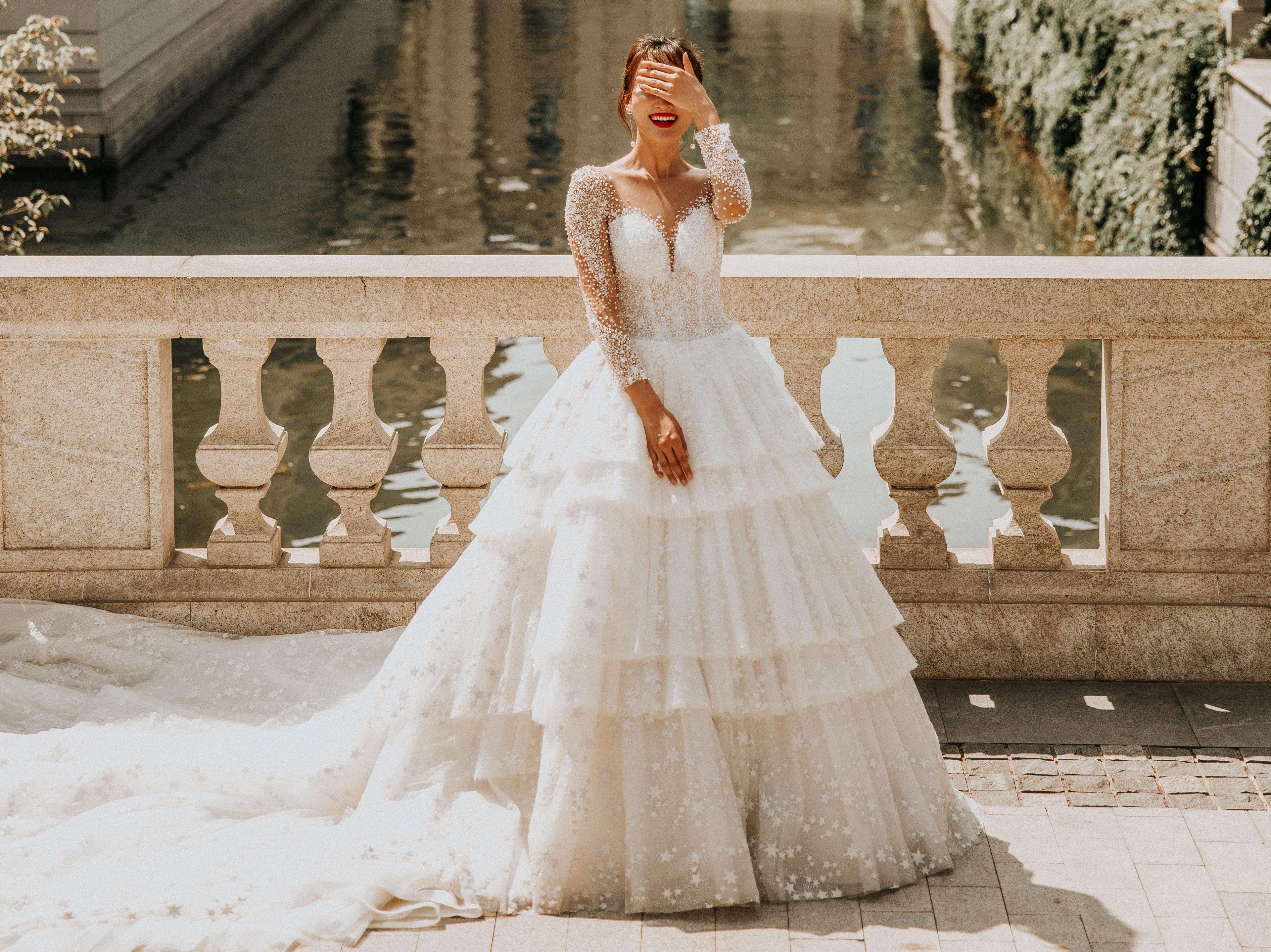 爱睦婚纱 4件套租赁 全款送定制晨袍