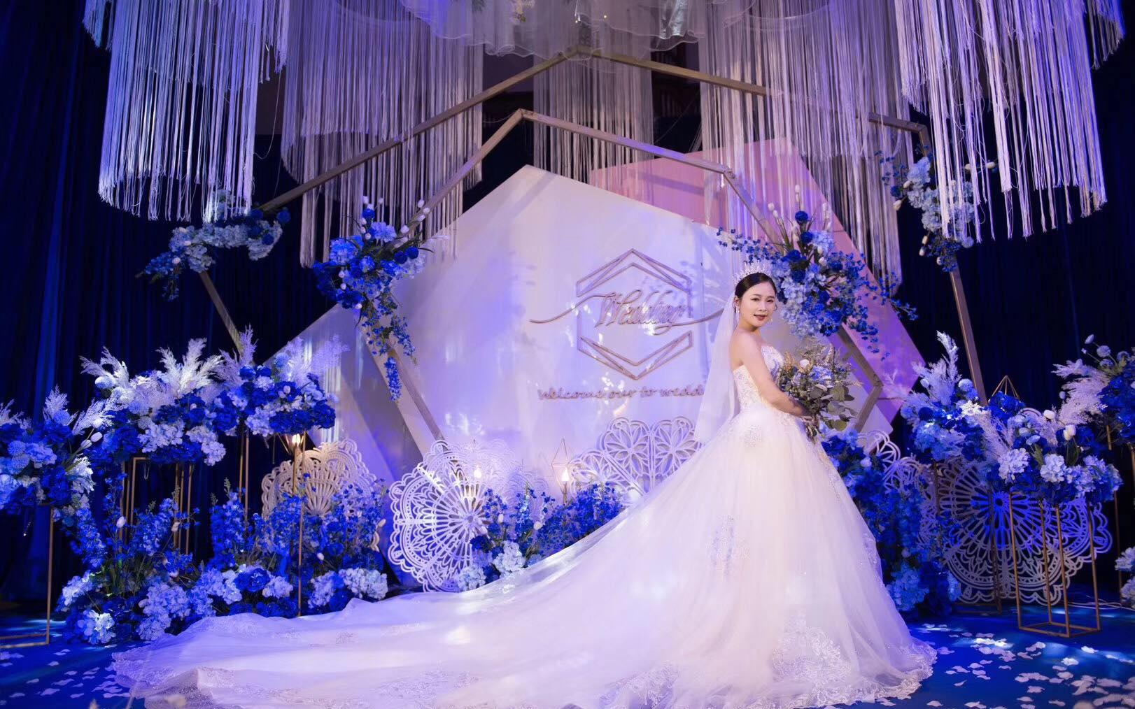 【图桑婚纱礼服】一字肩大拖尾气质品牌婚纱七件套