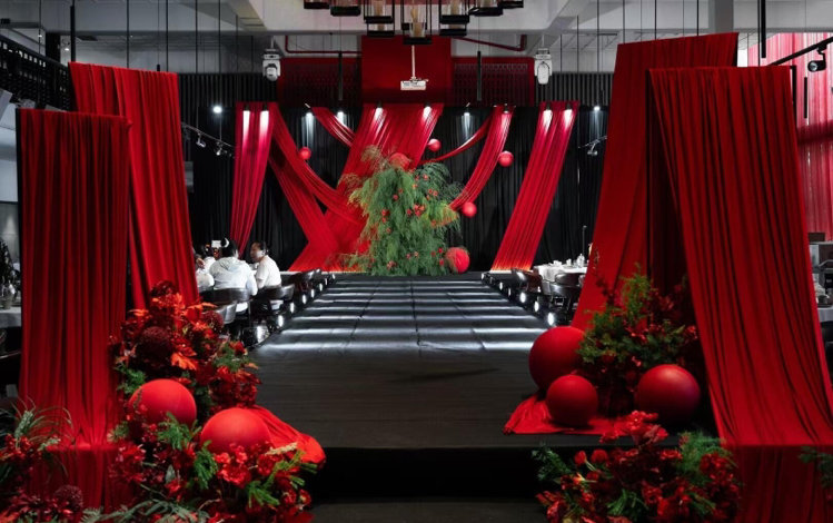 云墨嘉礼策划｜红绿撞色系氛围感婚礼