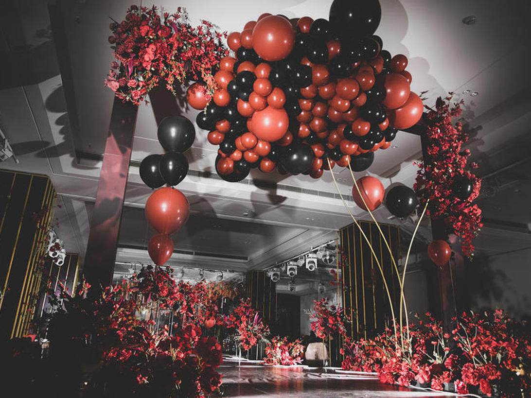  大气黑红色系  惊艳全场