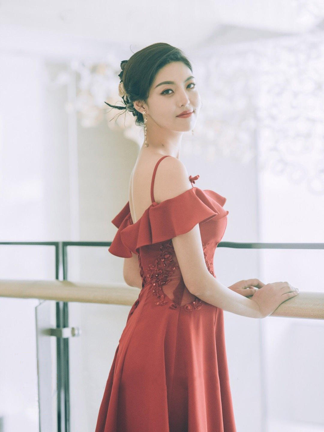 【也宁婚纱】3件套租赁  齐地主纱版