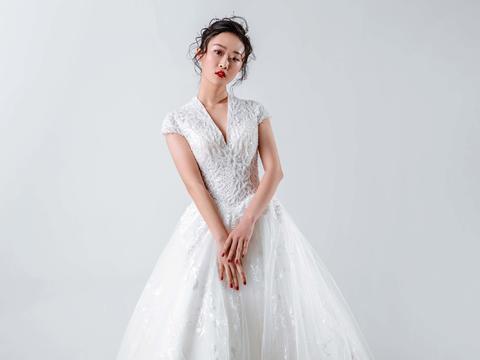 【人气甄选】6件套婚纱礼服+资深化妆师全程跟妆