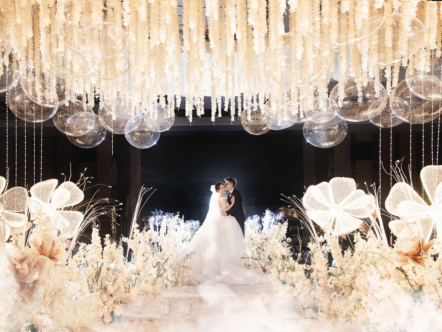 [寮步牡丹亭] 自愈系香槟婚礼，2W元内梦幻吊顶