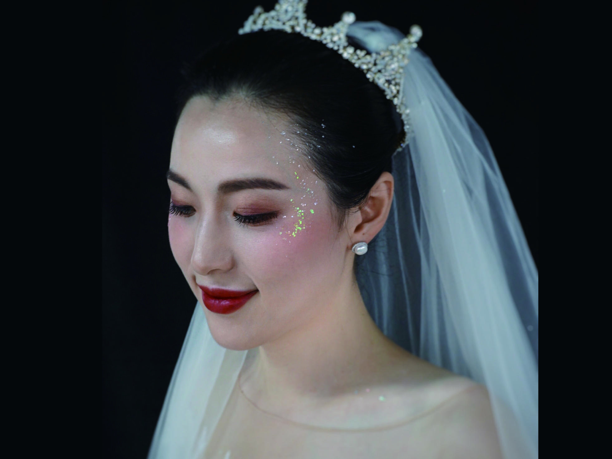 设计师品牌华丽三件套 赠送高级化妆师跟妆