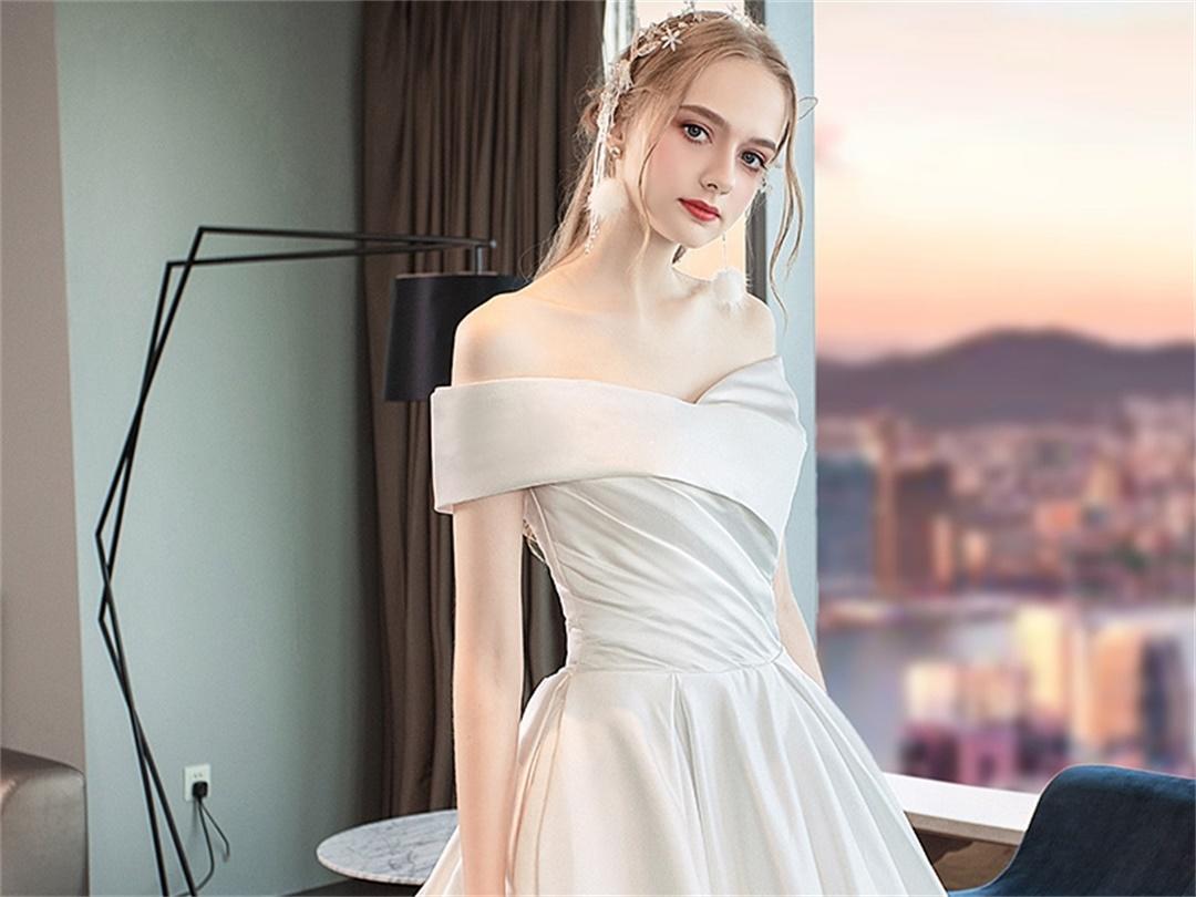 首席跟妆师+奢华婚纱礼服套餐