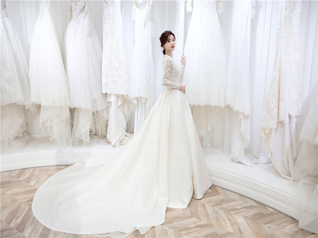 团购特惠高定系列婚纱+跟妆+免费试纱