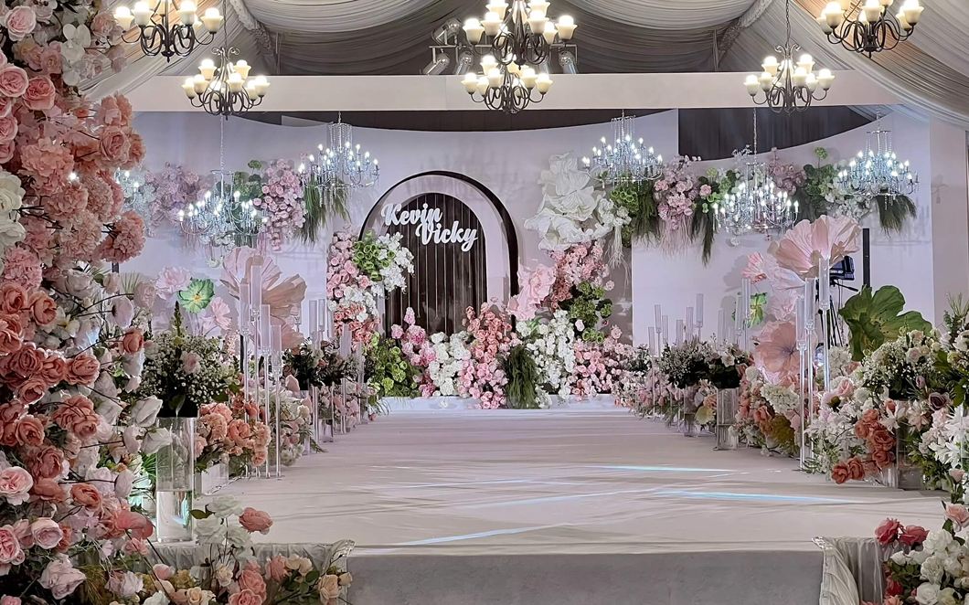 小預(yù)算白粉色婚禮