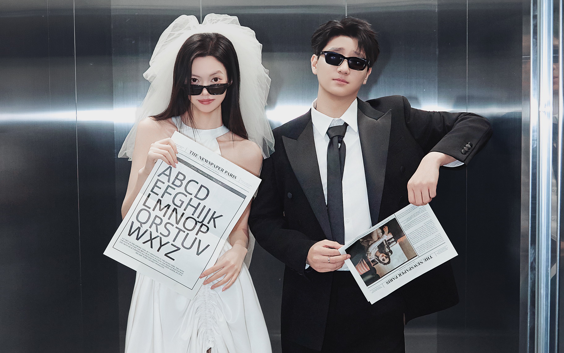 安排上了｜电梯活人感街拍婚纱照