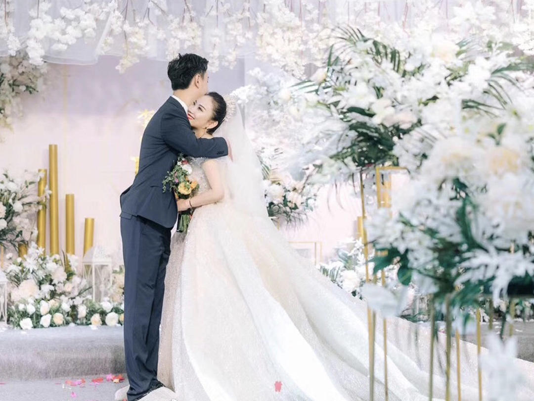 【店长力推】订婚纱礼服  送首席跟拍+跟妆！！！