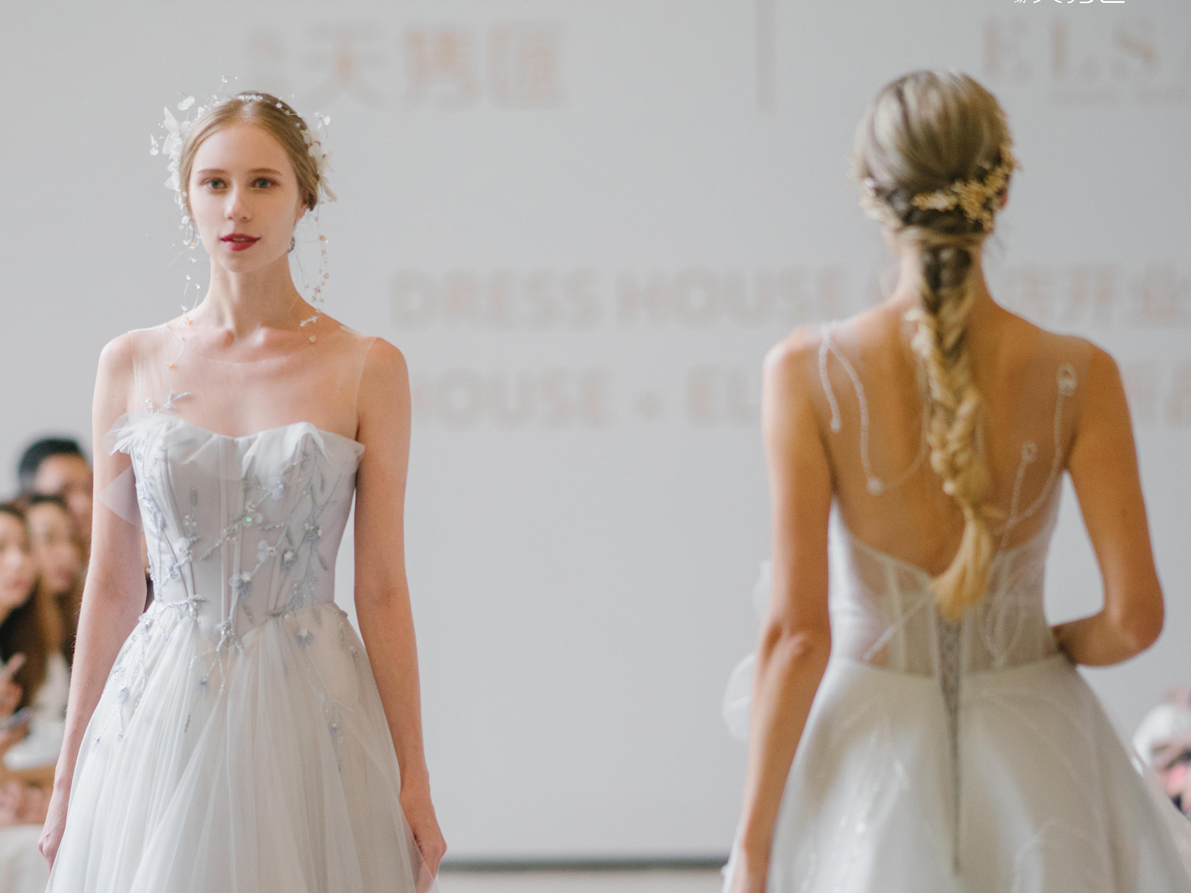 【经典精选】婚礼四件套租赁 婚纱礼服中式妈妈装