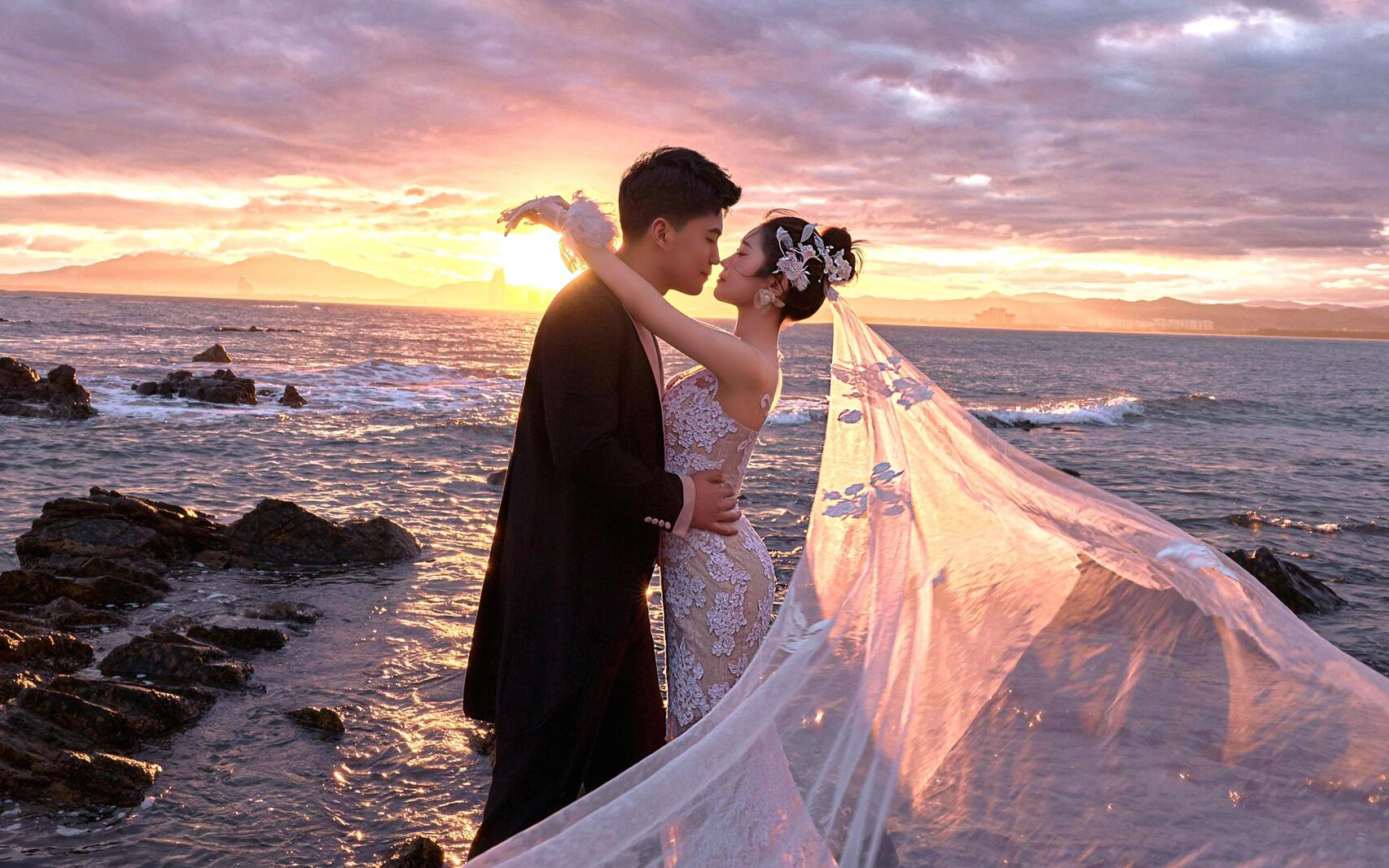 夕阳和晚霞都不及我和你