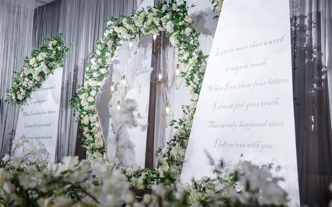 《一眼万年》白绿系小清新风格