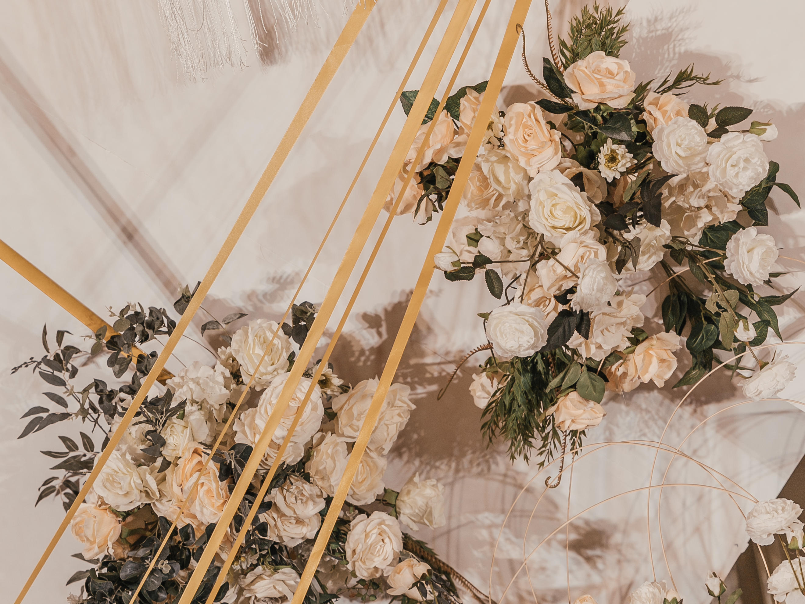 香槟金简约大气场布带四大【适合层高3米25桌宴】