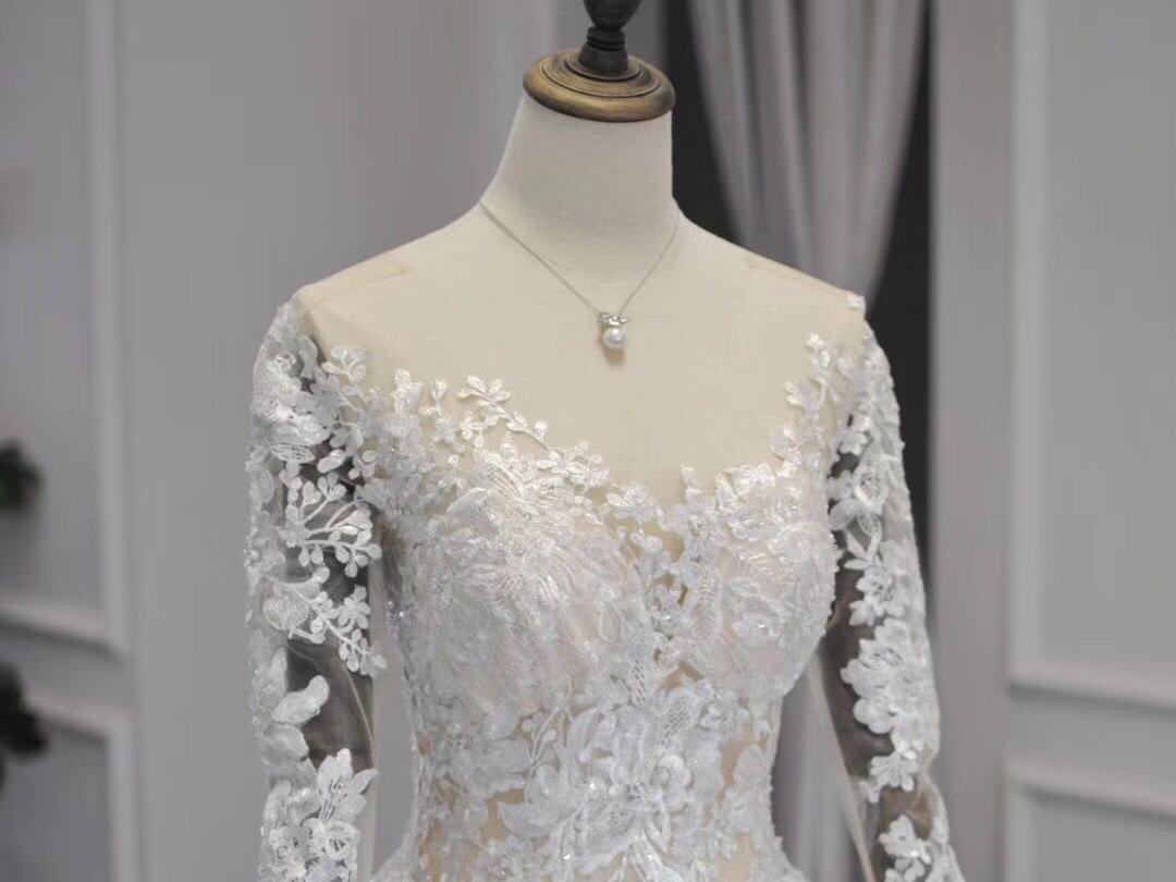 新人热推设计师品牌套系：中式+拖尾+晚礼+伴娘服