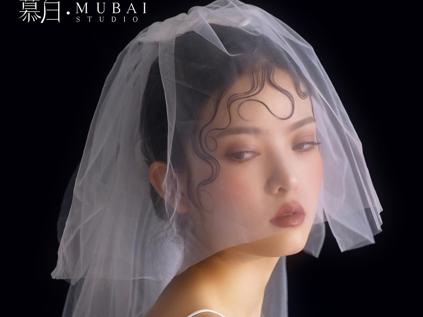 慕白女神必选特级化妆全天跟妆+资深化妆师助理