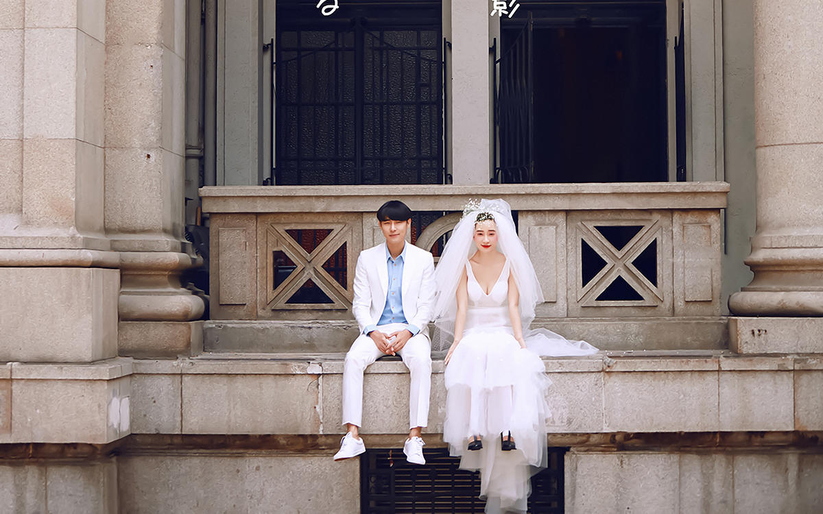 三千起婚纱照一价全包服装不限