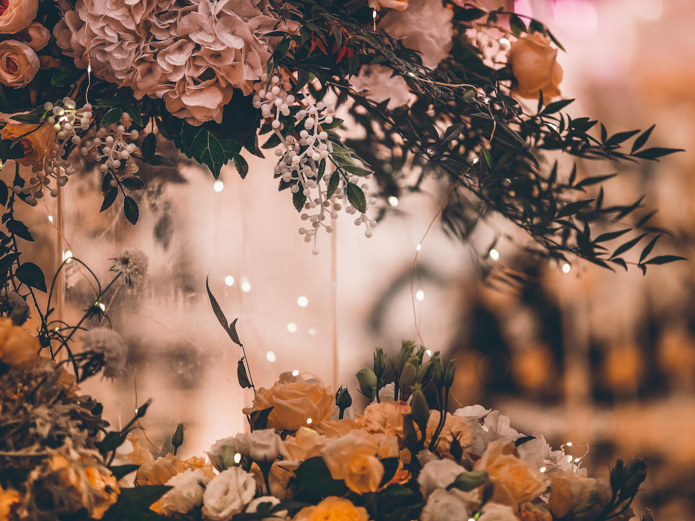 预算内的超值完美暗场婚礼送首席化妆师一名