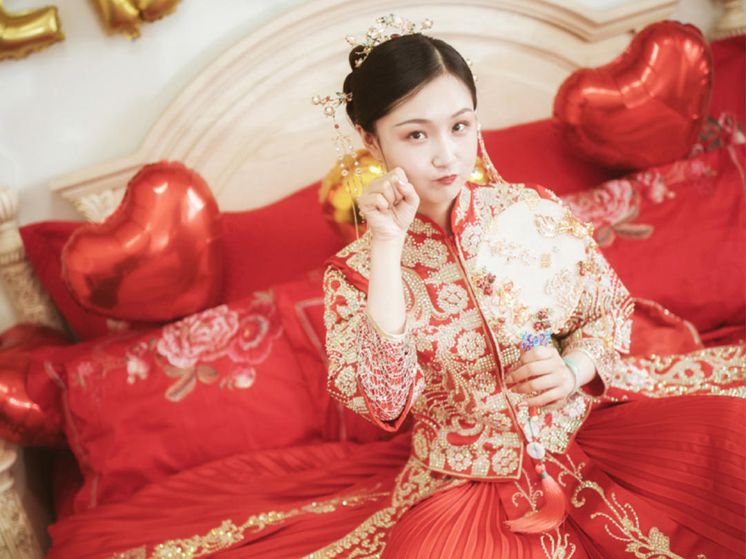 【公主典藏】简约大气婚纱礼服3件套+免租2件伴娘