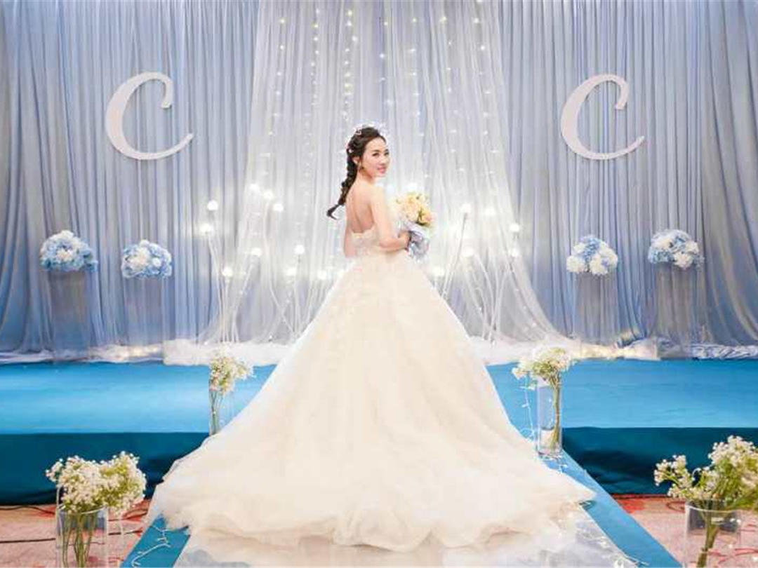 浅蓝色小预算婚礼《相伴》