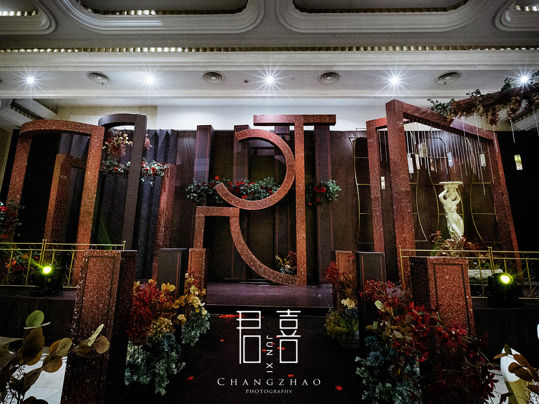 「红黑婚礼」黑色的冷艳邂逅红色的热烈