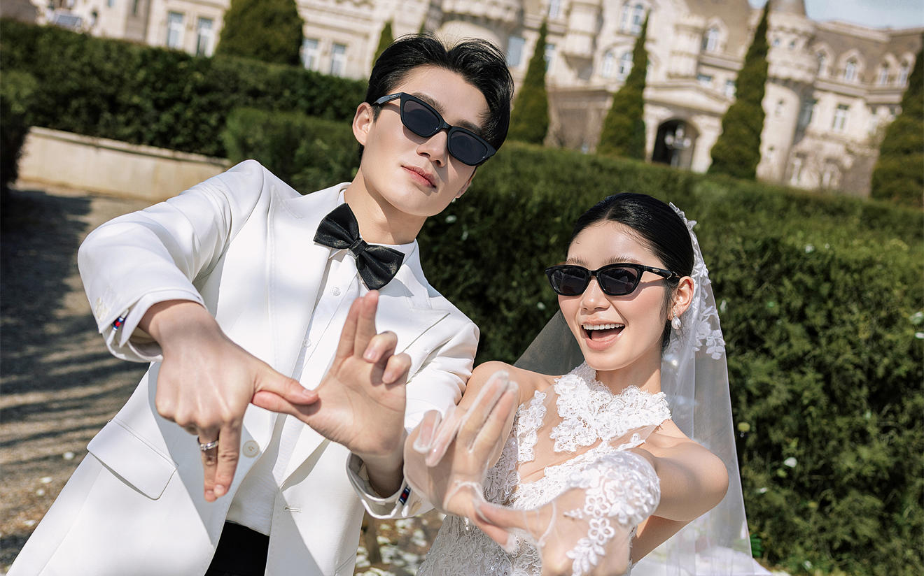 氛围感城堡婚纱照