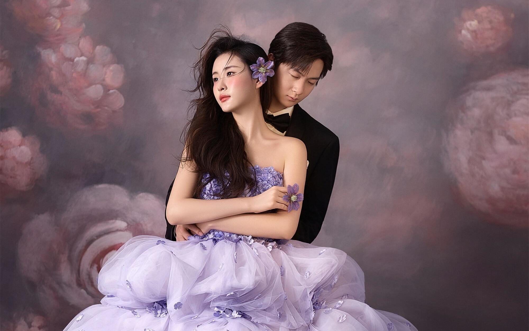 紫色很有韵味💜温柔又有氛围的油画婚纱照✨