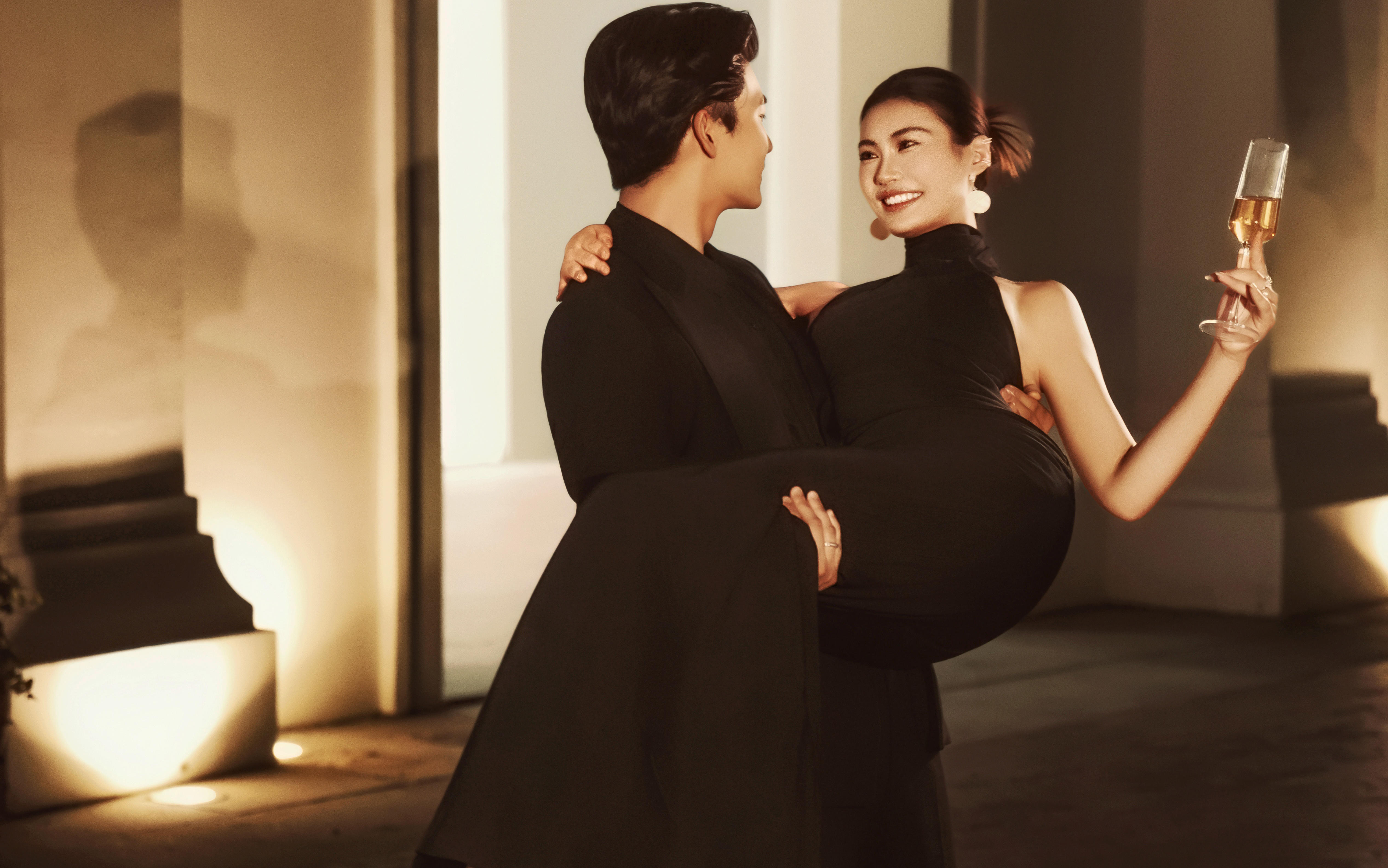 【人機(jī)】香檳玫瑰碰出回響，是千禧年代婚宴的BGM