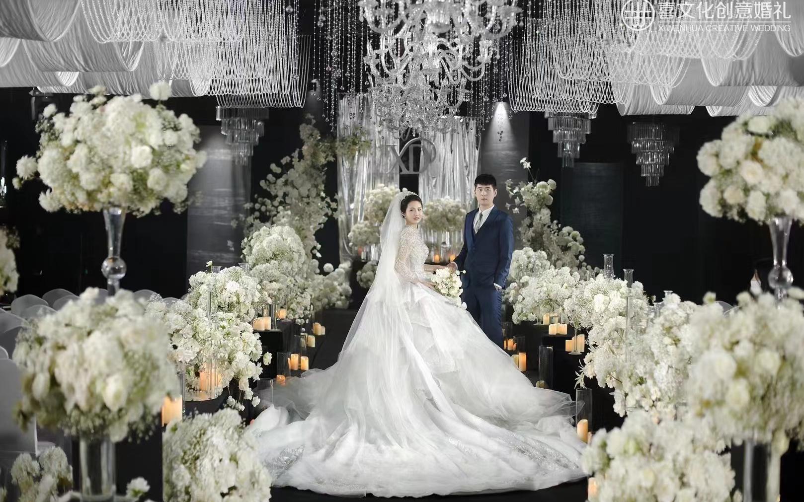 高级灰和银色完美搭配，铸就一场浪漫韩式婚礼