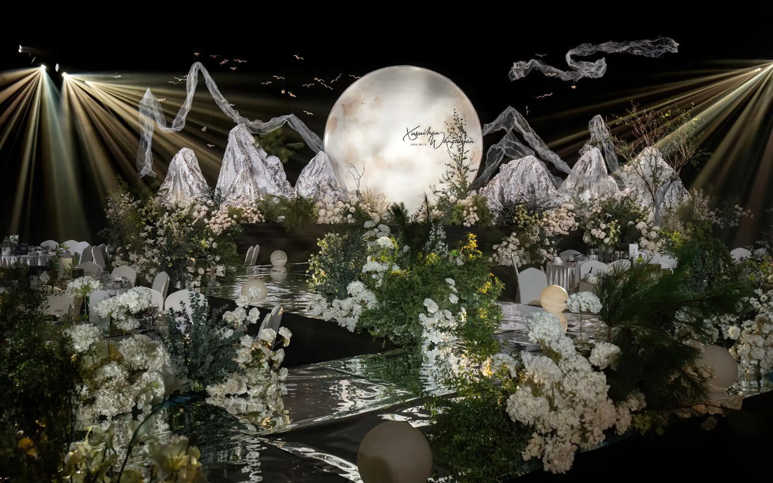 定制夢幻雪山婚禮