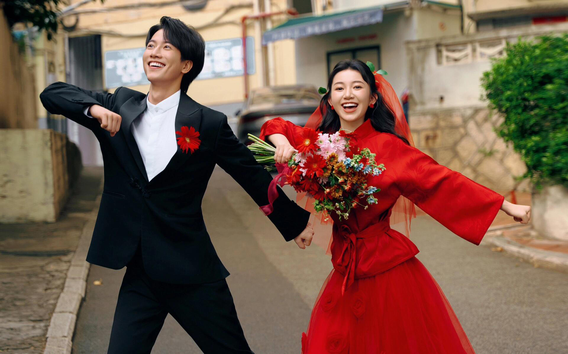 甜度滿分??的喜嫁婚紗照??老街街頭·熱戀