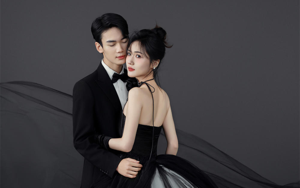 小眾之選?美到失語的室內(nèi)黑紗婚紗照