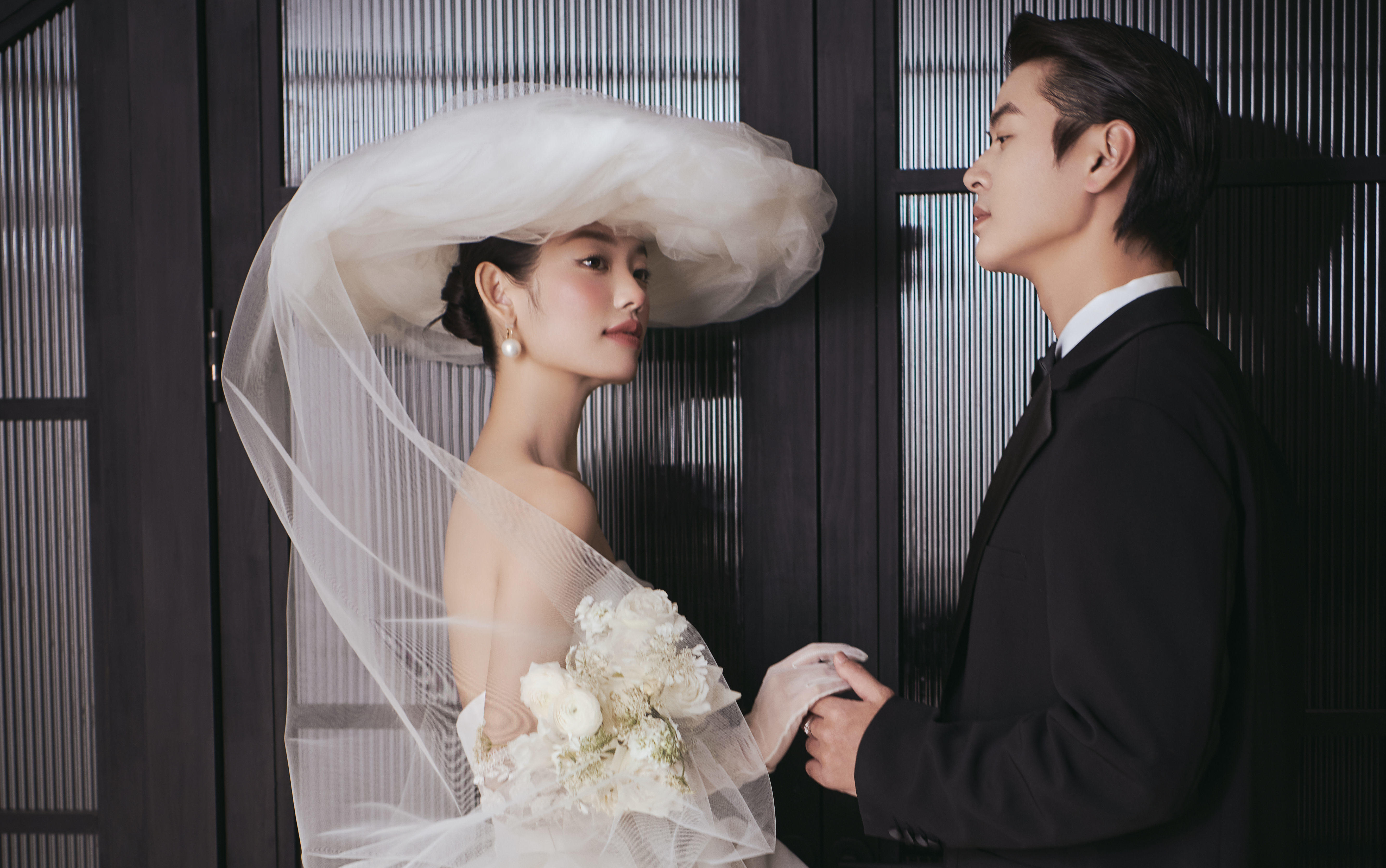 超愛這組法式復(fù)古婚紗照??小眾甜酷又高級