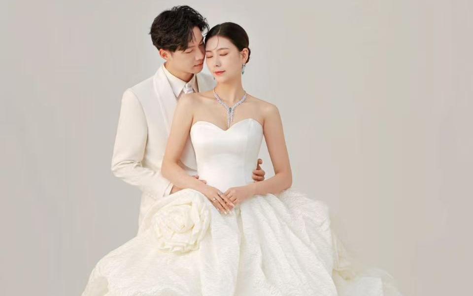 【拍到心坎里的室內(nèi)主紗婚紗照】