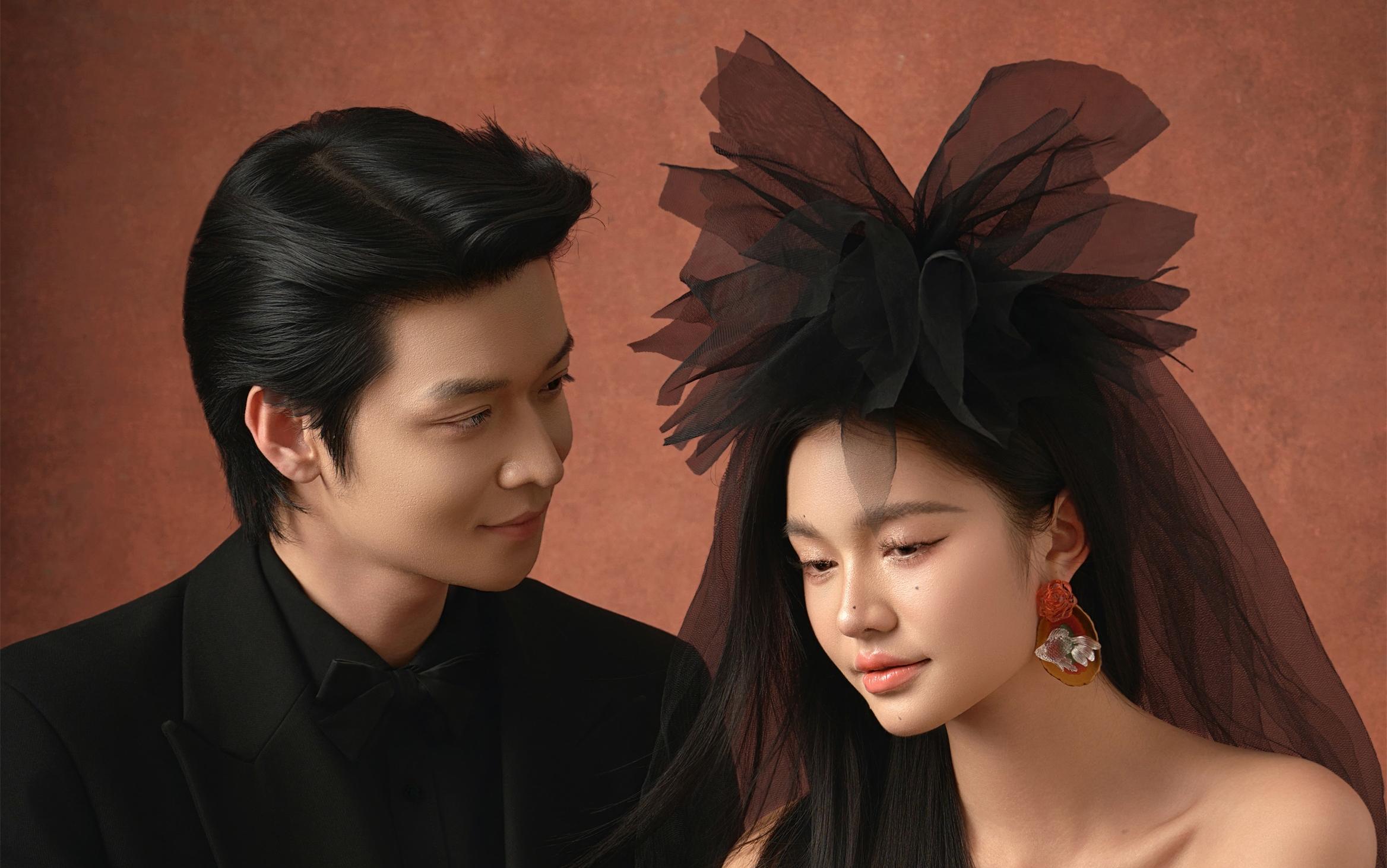 姐妹們一定要拍的一組室內(nèi)黑紗婚紗照?? 