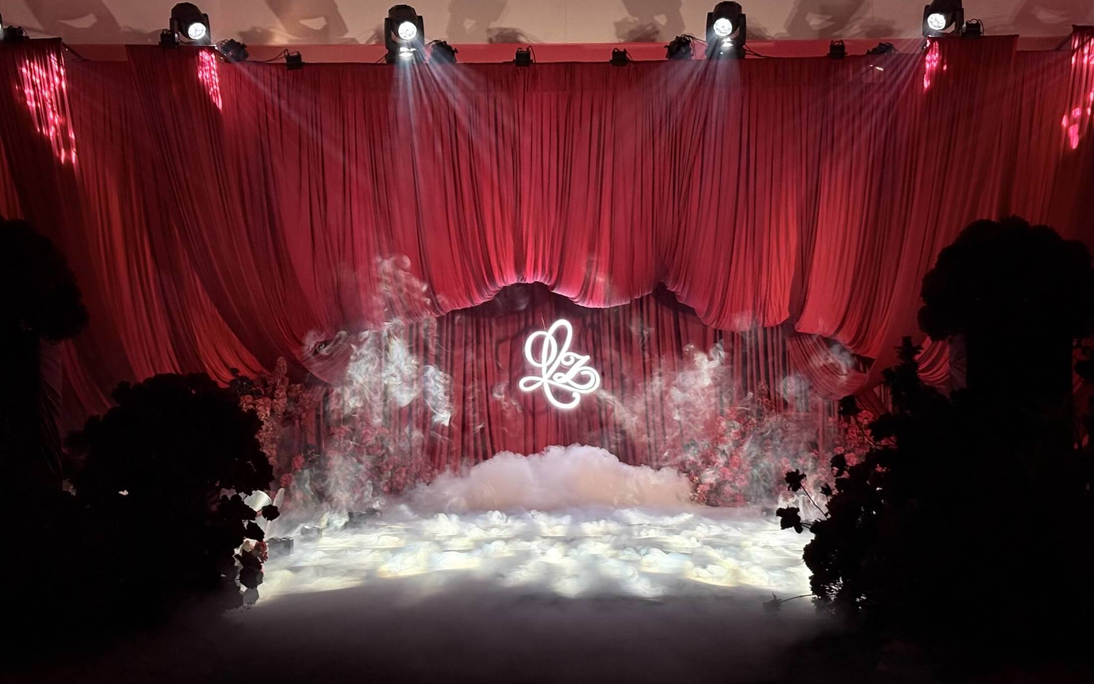 婚礼派·π用红色布幔收拢一场笃定的浪漫