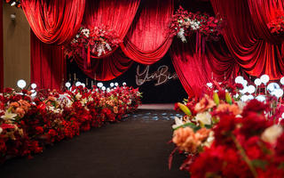 剧院风格婚礼 红色布幔大气婚礼策划定制布置方案
